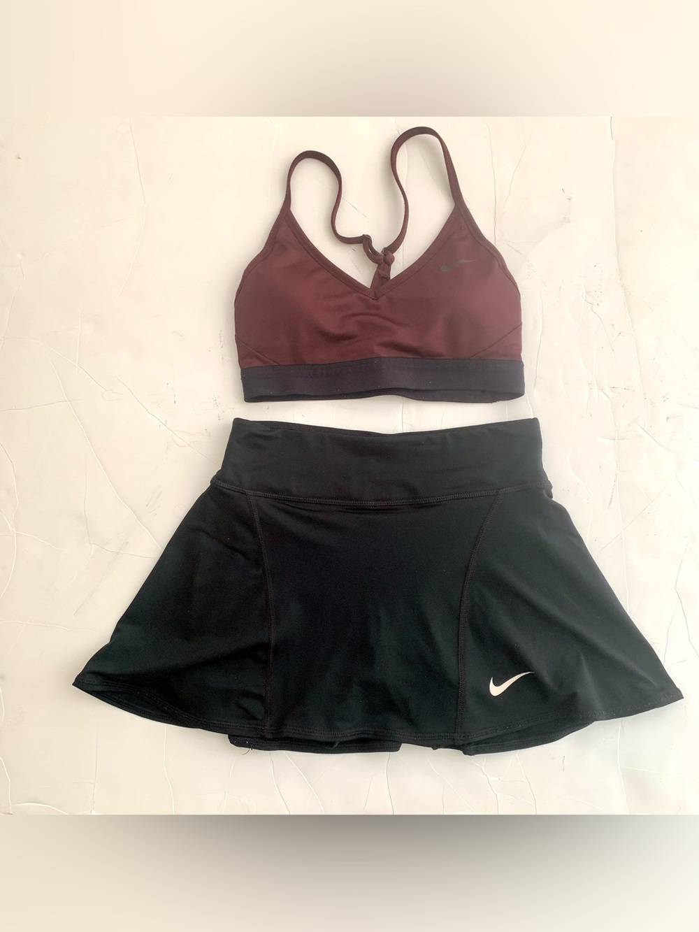 EUC Nike 2pc Tennis Set Maroon Sports Bra with Black Skort Skirt Dri-fit Size XS
